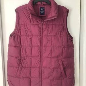 Gap Women’s Lightweight Puffer Vest Damson Pink
